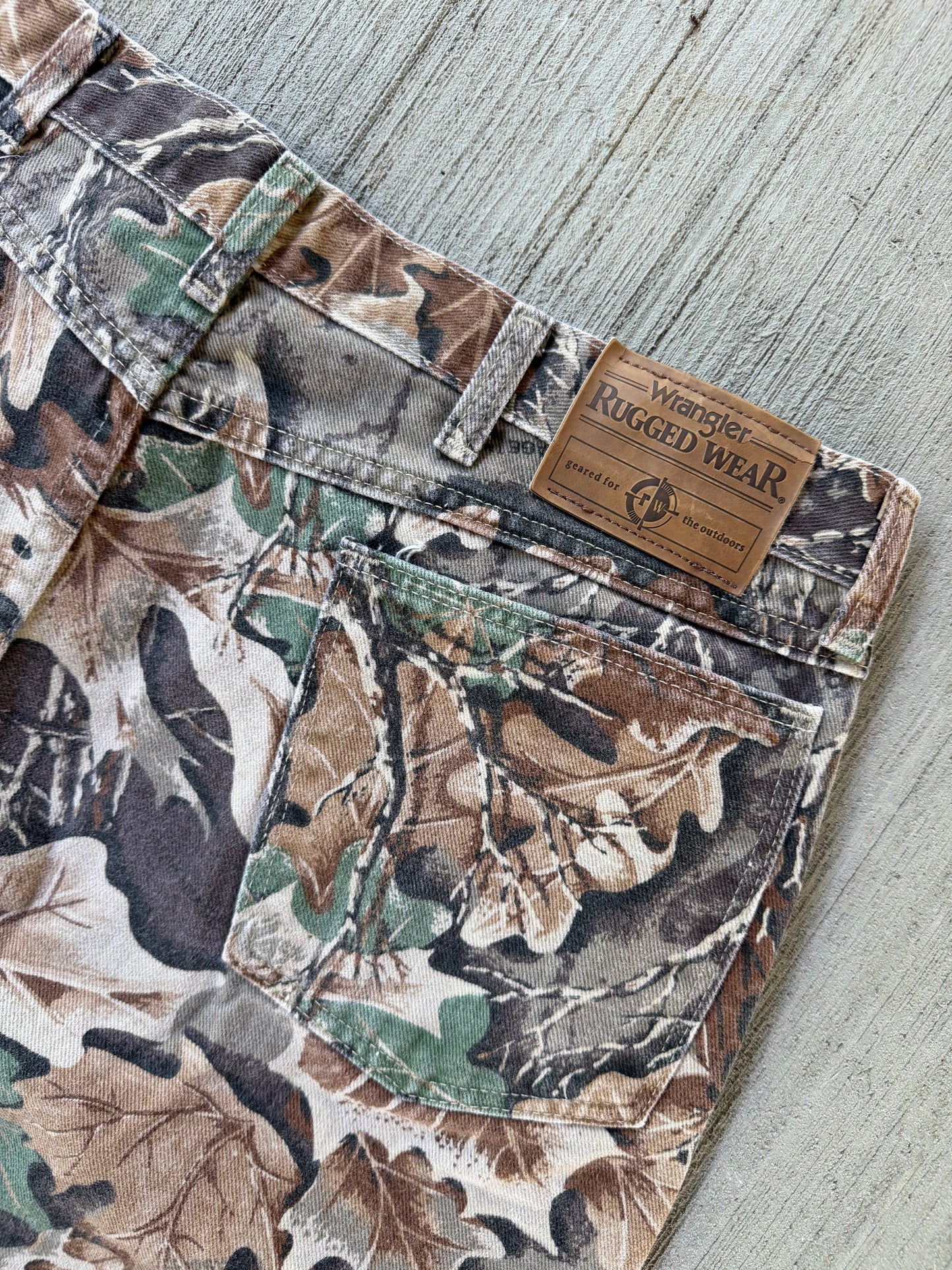 Vintage 90s Wrangler Realtree Camo Jeans