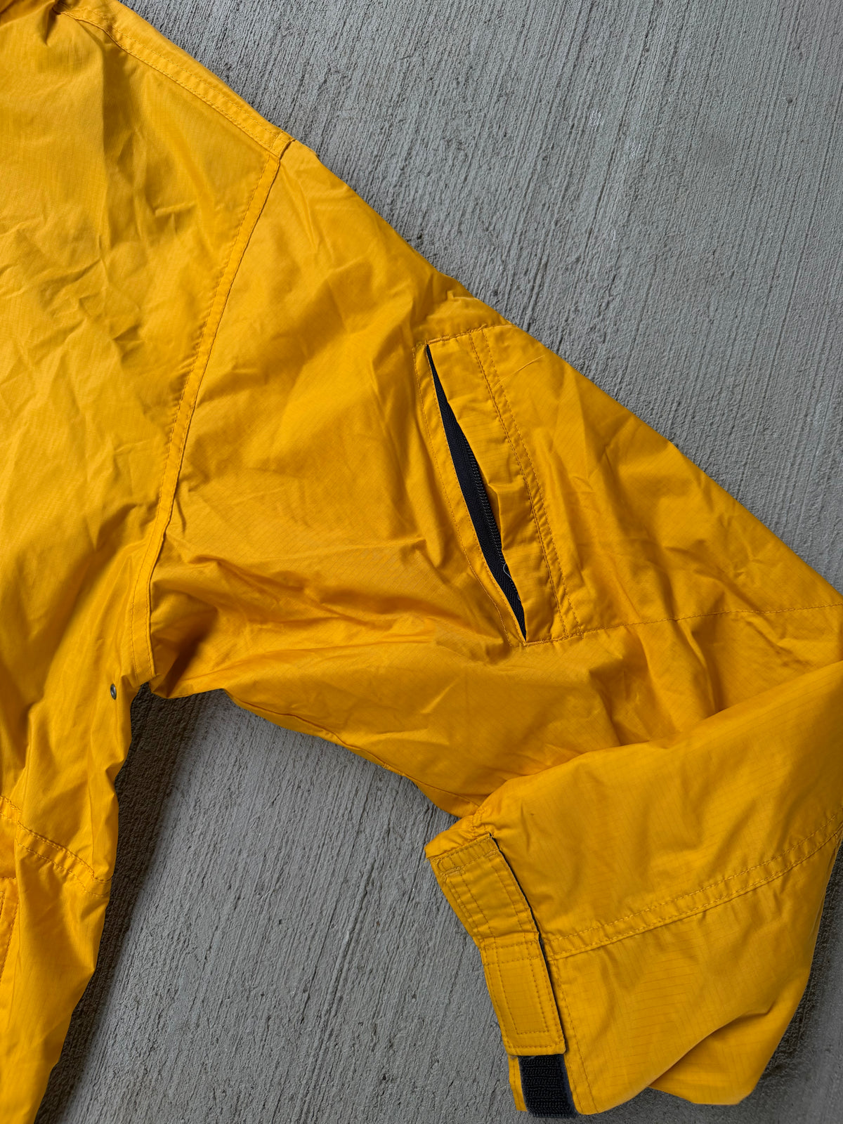 Vintage 2000 GAP Packable Hooded Nylon Jacket