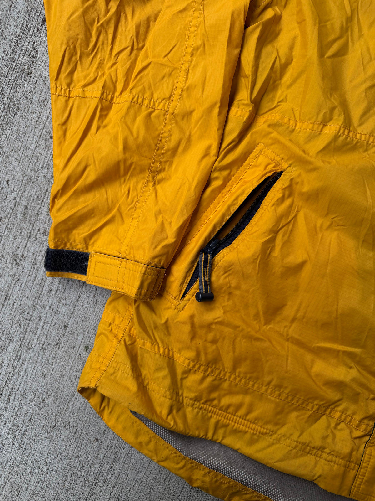 Vintage 2000 GAP Packable Hooded Nylon Jacket