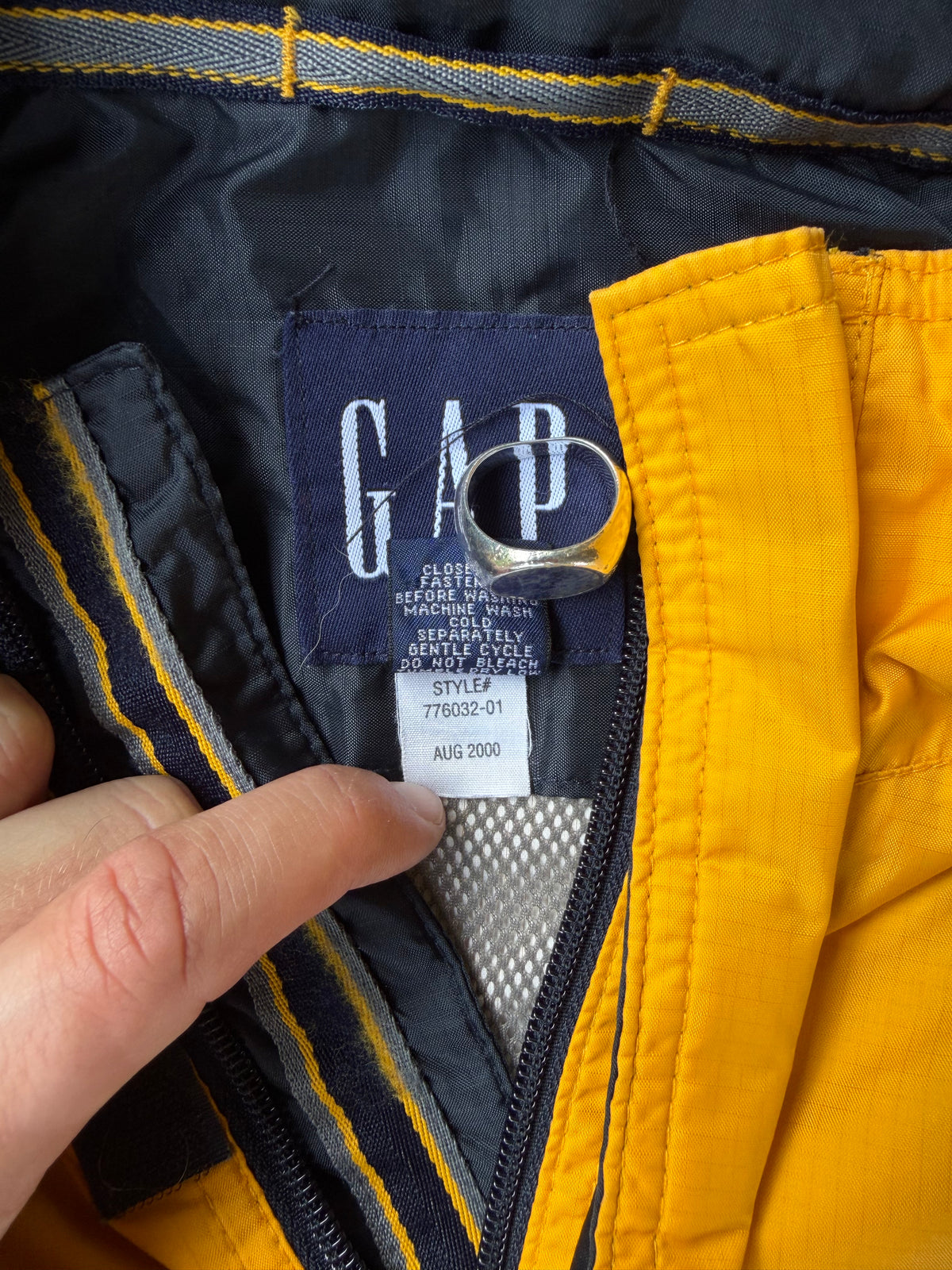 Vintage 2000 GAP Packable Hooded Nylon Jacket