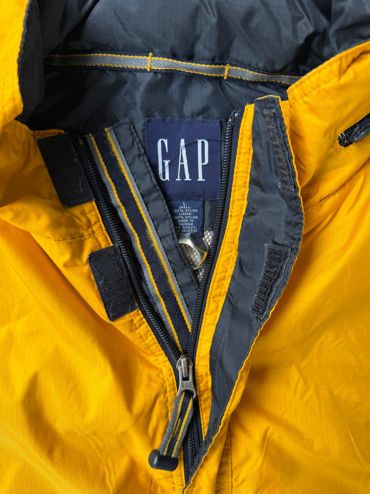 Vintage 2000 GAP Packable Hooded Nylon Jacket