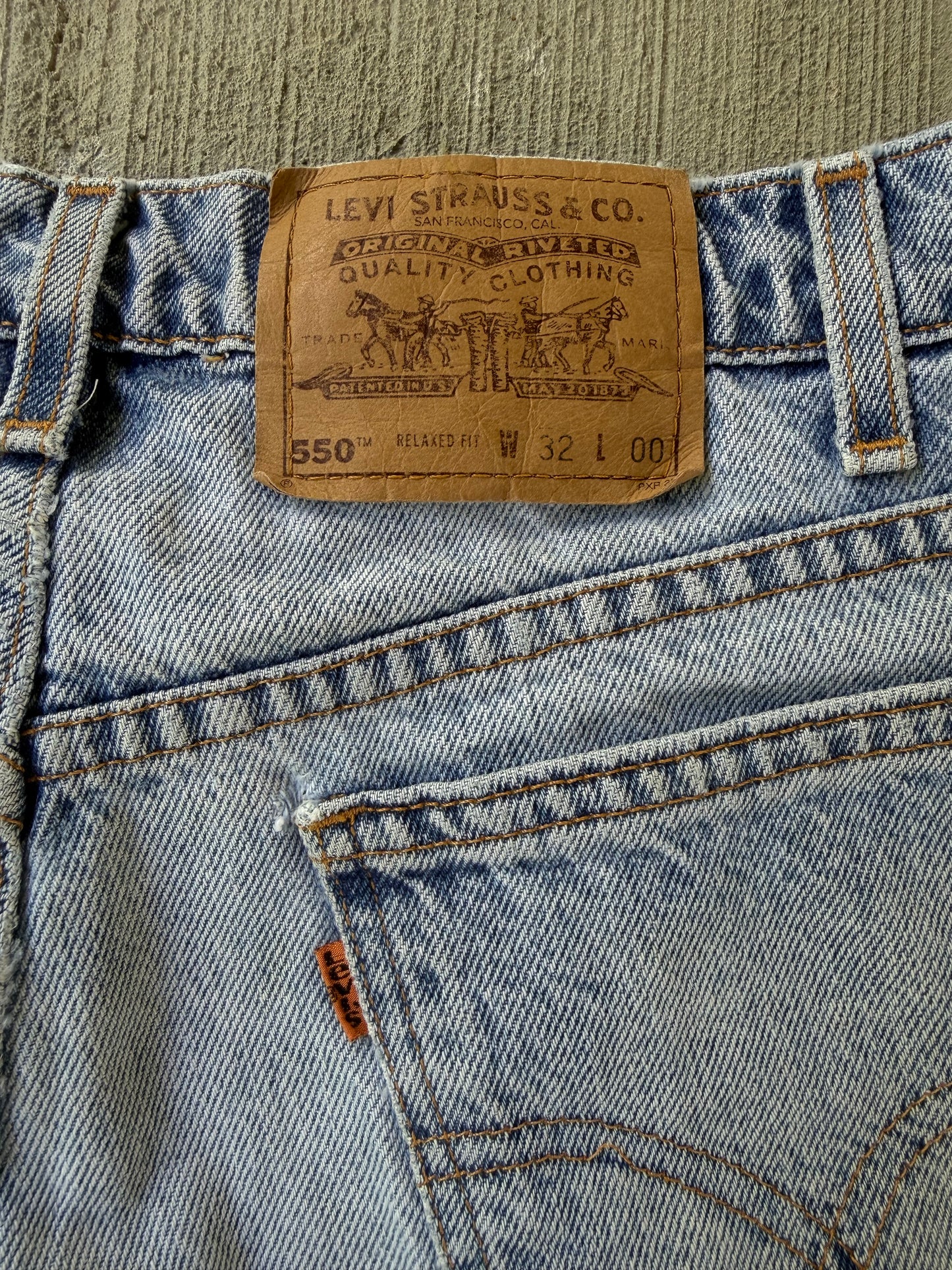 Vintage 1996 Levi’s 550 Orange Tab Denim Shorts